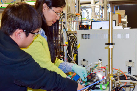 Graduate student Xiaofei Ye (left) and postdoctoral scholar Liming Zhang