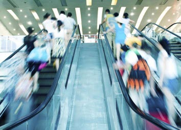 Researchers studied a coupling process similar to that between a moving escalator and a person walking on it at the same time