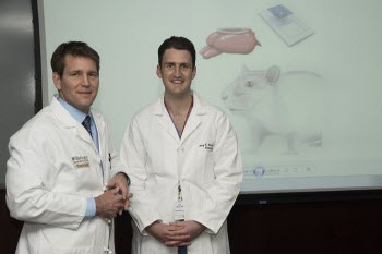 Neurosurgeons Wilson Z. “Zack” Ray, MD, and Rory K. J. Murphy, MD