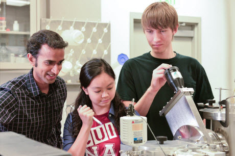 Researchers in Assistant Professor Yi Cui's lab 