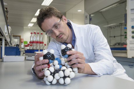 Southampton chemists create switchable gold catalyst