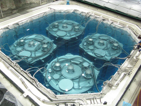 Antineutrino detectors installed in the far hall of the Daya Bay experiment