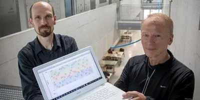 TU Graz computer scientists Robert Legenstein and Wolfgang Maass