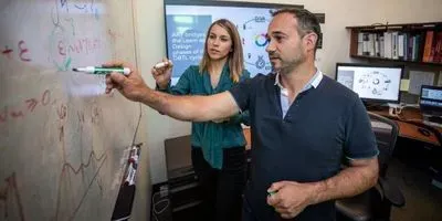 Berkeley Lab scientists Tijana Radivojevic and Hector Garcia Martin