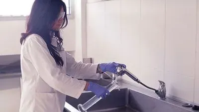 Gleaming Glassware: How to Wash It Right in the Lab