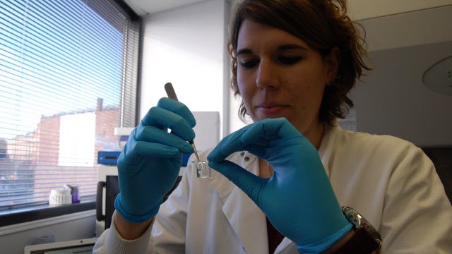 Martina Miotto working in the lab