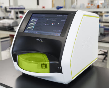 Quanterix SR-Plex benchtop instrument