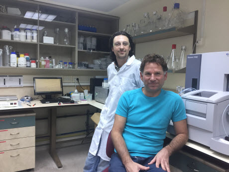 Technion assistant professor Oded Lewinson and graduate student Daniel Zhitnitsky