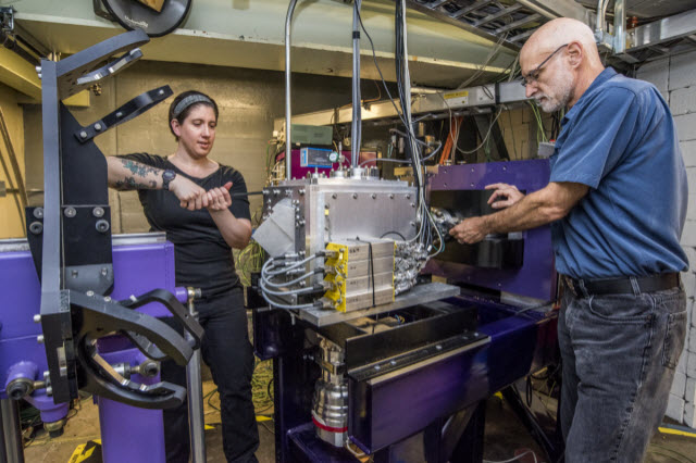 Berkeley Lab Scientists Jackie Gates and Kenneth Gregorich 