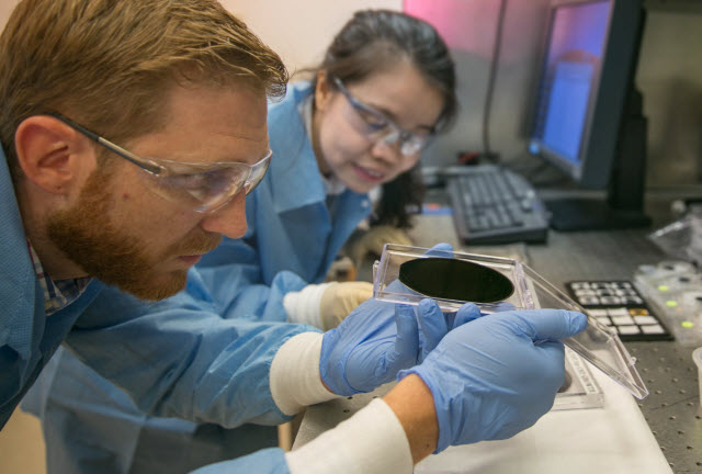 Researchers Eric Meshot and Ngoc Bui
