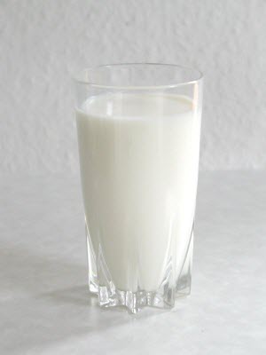 glass of pasteurized cow's milk