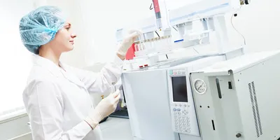 laboratory technician working with gas chromatography system
