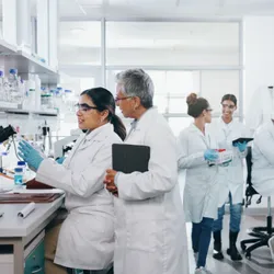 laboraoty employees working in a modern lab illustrating the importance of bioanalytical method validation 