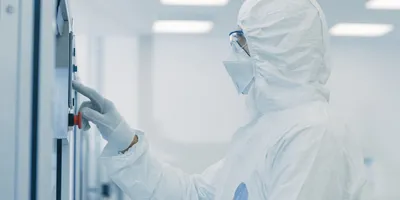 Scientist in pharma manufacturing lab