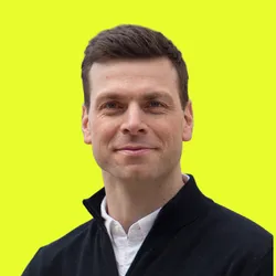 Johannes Solzbach headshot on yellow background