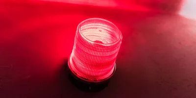Emergency alert light for laboratory crisis preparation