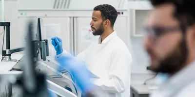 Laboratory technician utilizing mcPCR technology for DNA analysis