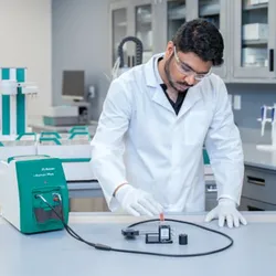 i-Raman Plus being used in the lab.