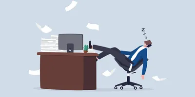 Employee disengaged at work, showcasing quiet quitting mentality
