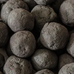 Balls of cement clinker from innovative production process