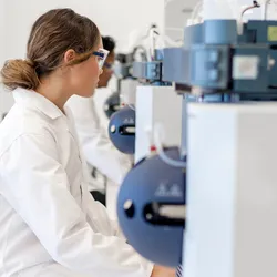 Female scientist using spectroscopy equipment in the lab
