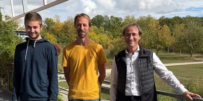 Researchers at Ulm University discussing nickel catalyst findings.